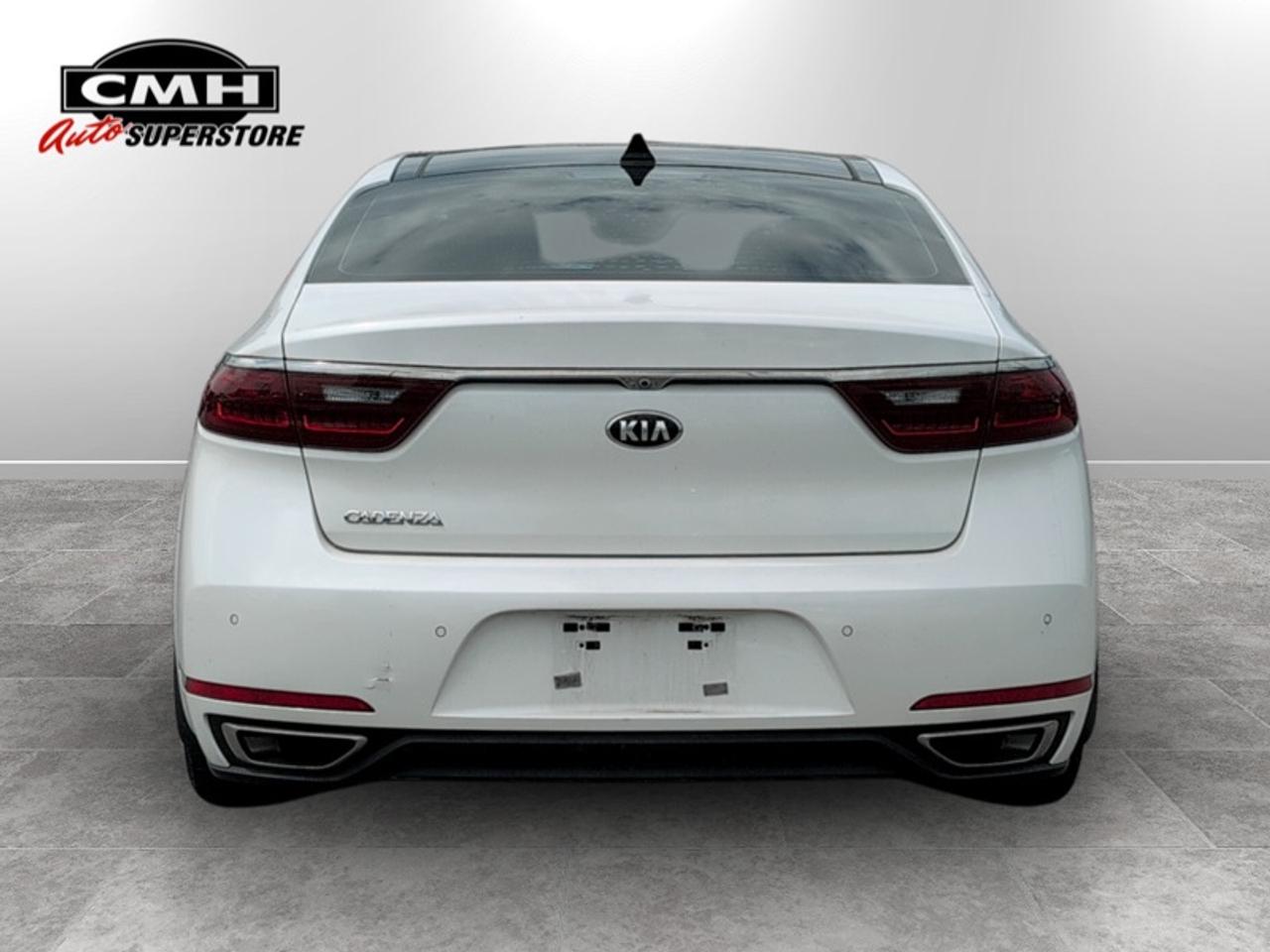 2017 Kia CADENZA Prmeium Photo