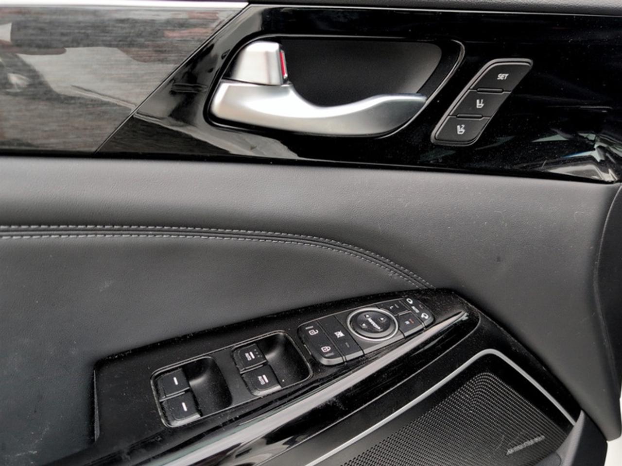 2017 Kia CADENZA Prmeium Photo