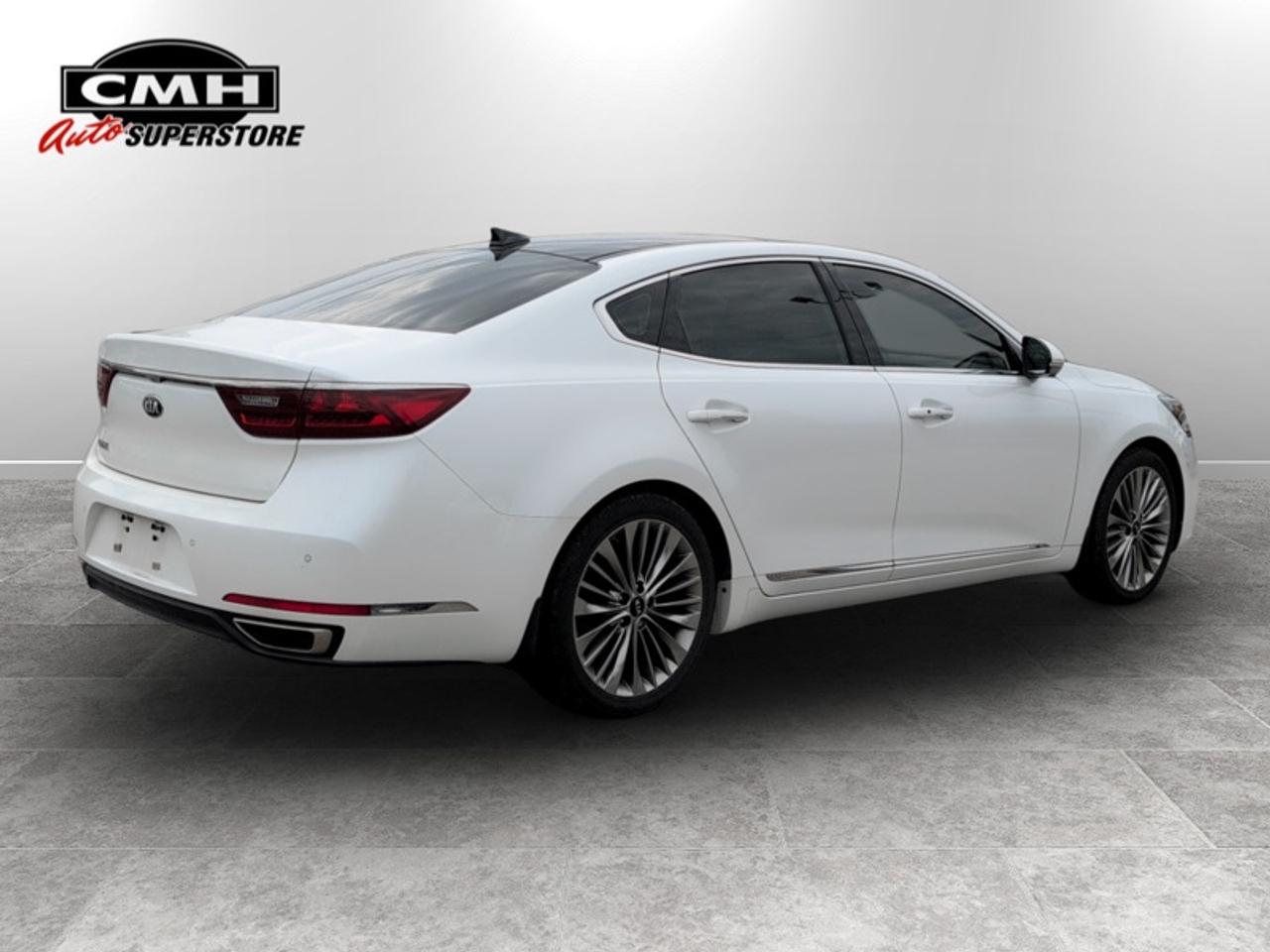 2017 Kia CADENZA Premium  **CLEAN CARFAX** Photo4