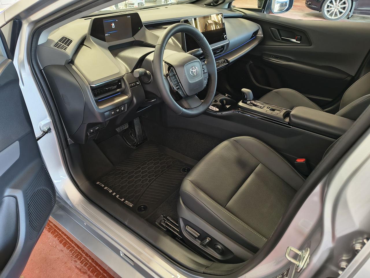 2025 Toyota Prius Limited Photo0