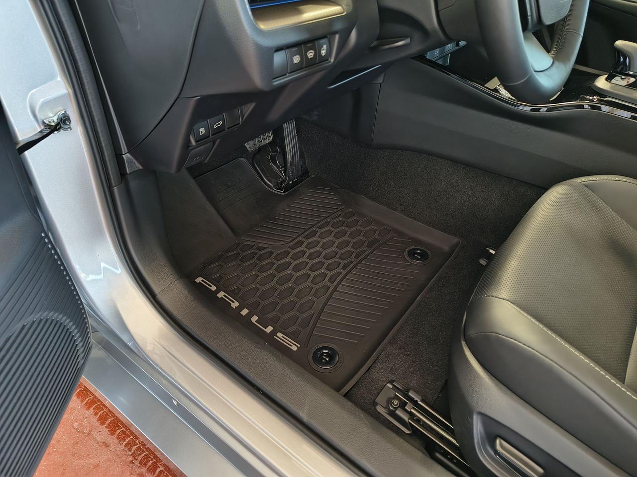 2025 Toyota Prius Limited Photo0