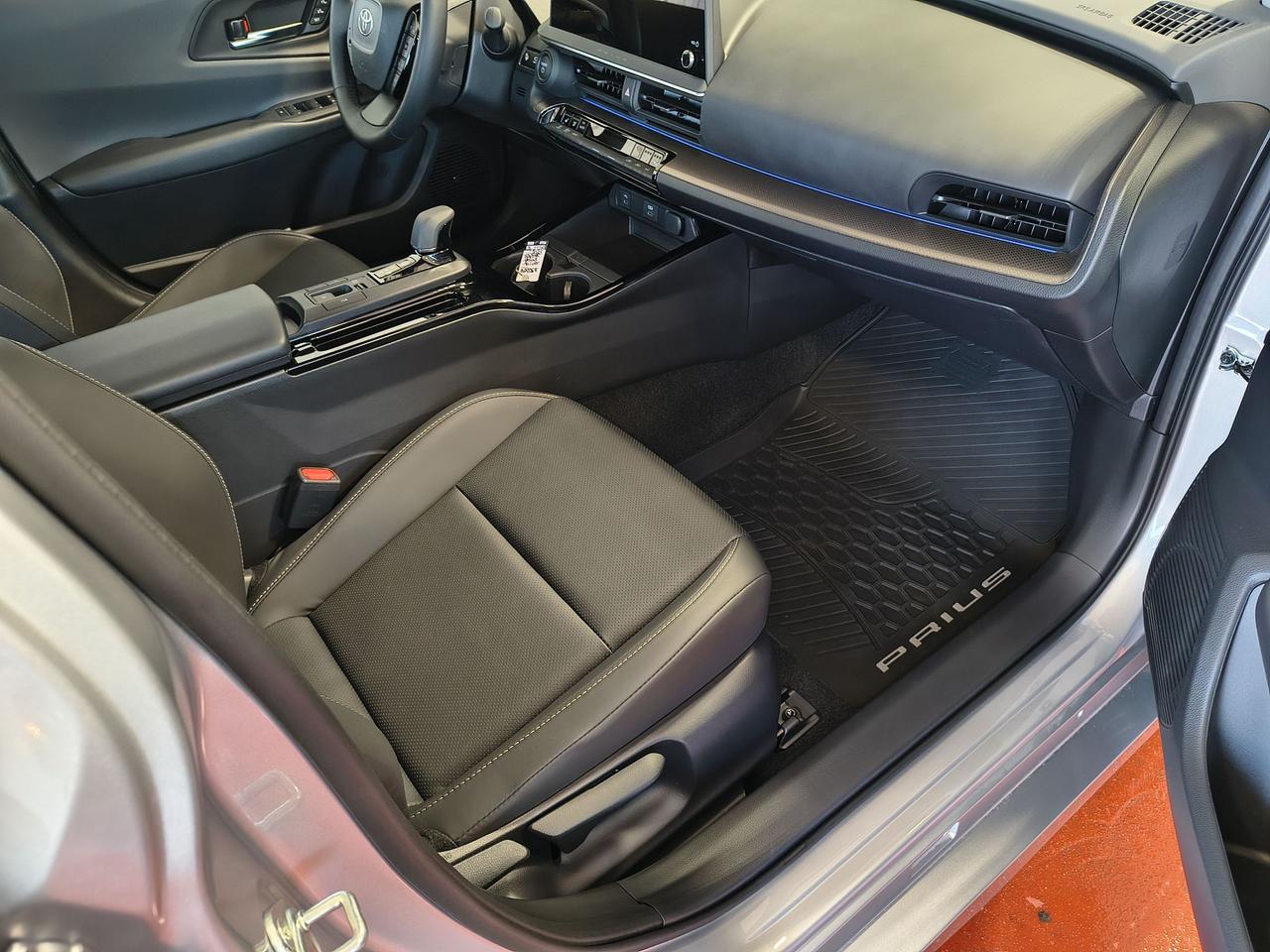 2025 Toyota Prius Limited Photo0
