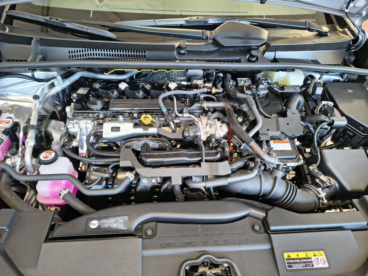 2025 Toyota Prius Limited Photo0