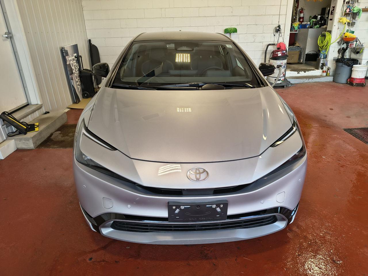2025 Toyota Prius Limited Photo0