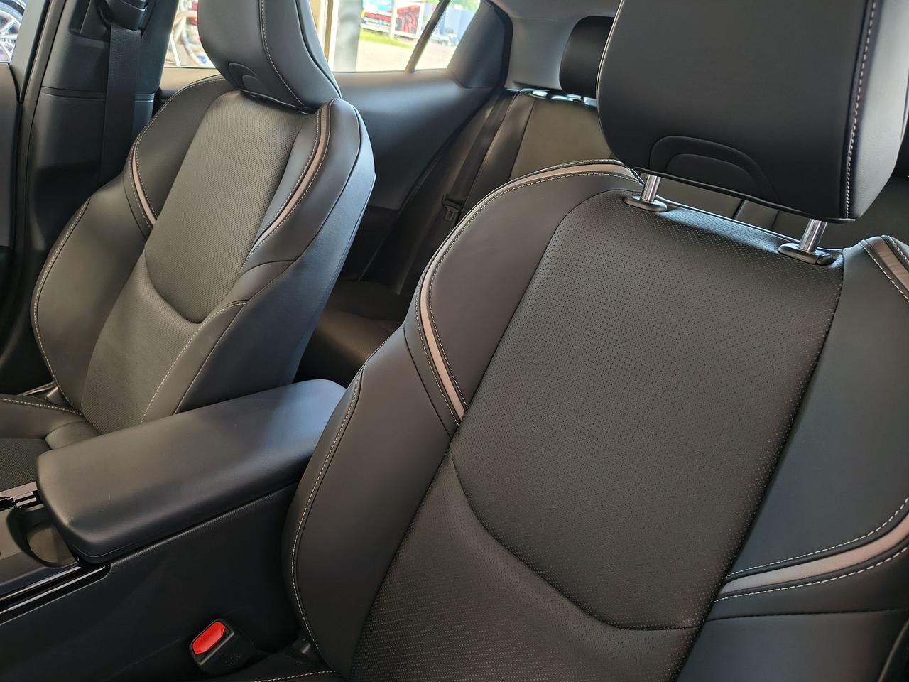 2025 Toyota Prius Limited Photo0