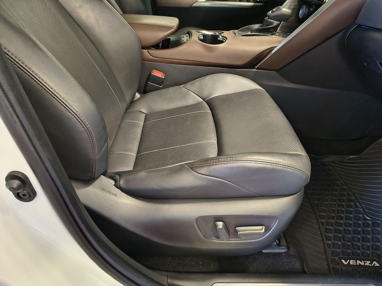 2021 Toyota Venza LIMITED AWD Photo0