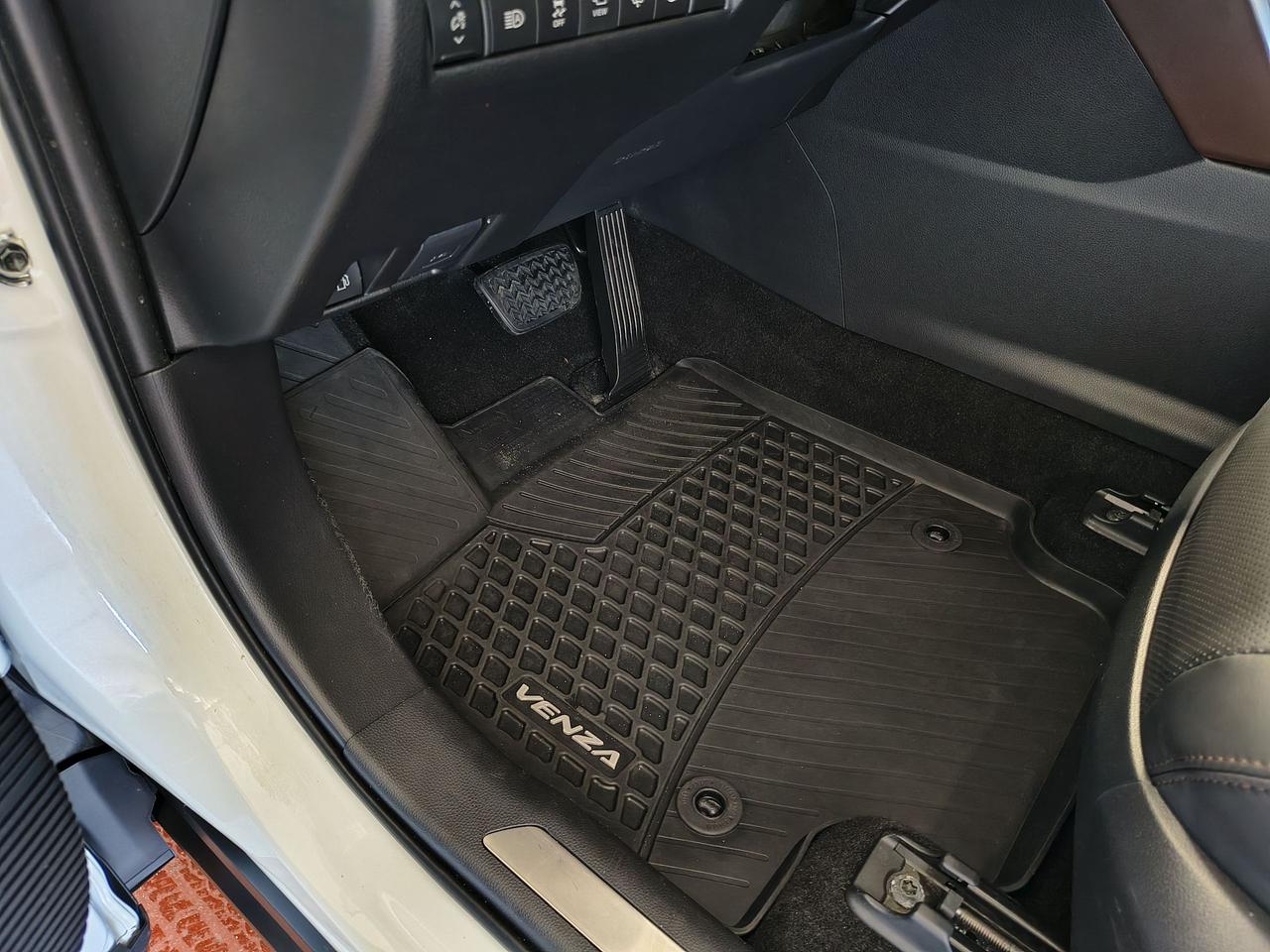 2021 Toyota Venza LIMITED AWD Photo0