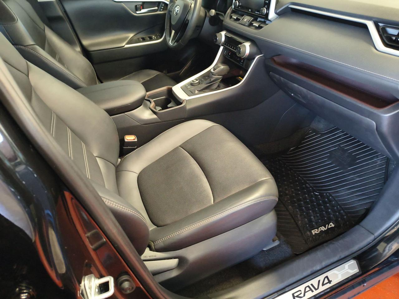 2019 Toyota RAV4 LIMITED  Photo0