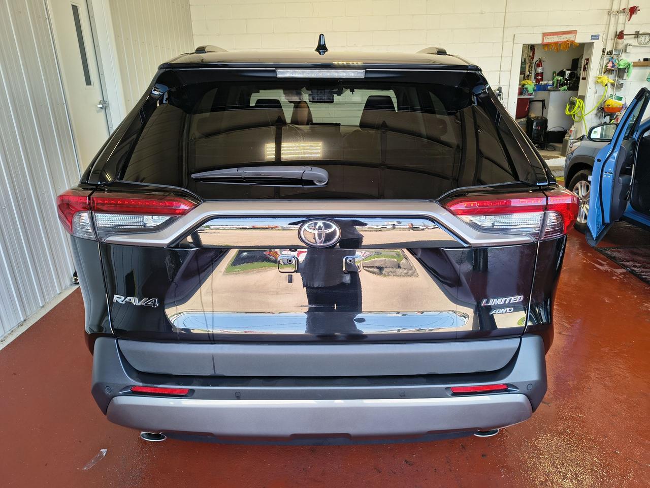 2019 Toyota RAV4 LIMITED  Photo0