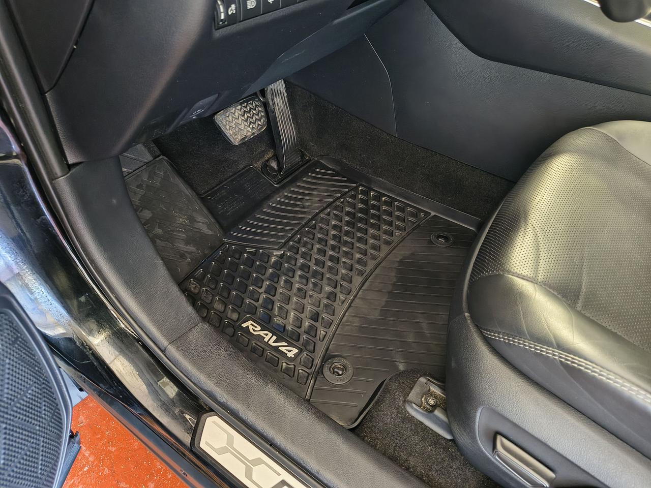 2019 Toyota RAV4 LIMITED  Photo0