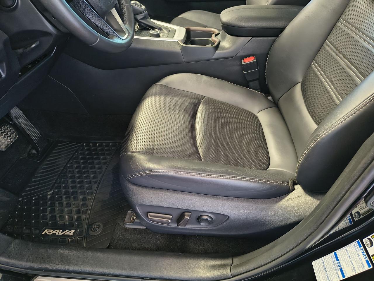 2019 Toyota RAV4 LIMITED  Photo0