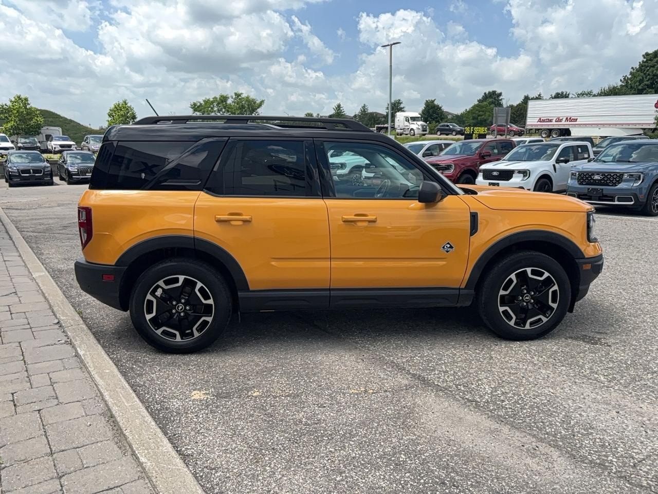 2023 Ford Bronco Sport LOCAL TRADE! TECH PACK! WIRELESS CHARGING, COPILOT Photo3