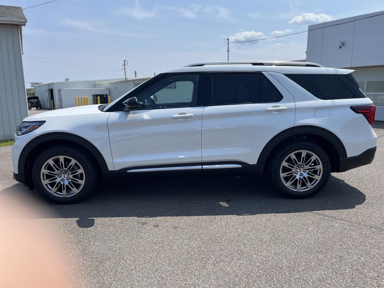 2026 Ford Explorer Platinum 4WD Photo3