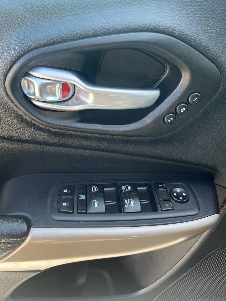 2017 Jeep Cherokee Limited 4WD Photo