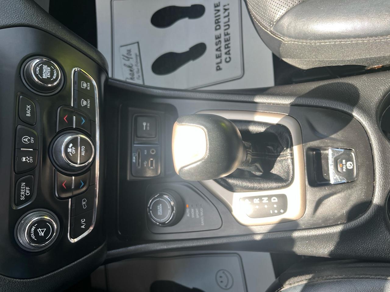 2017 Jeep Cherokee Limited 4WD Photo