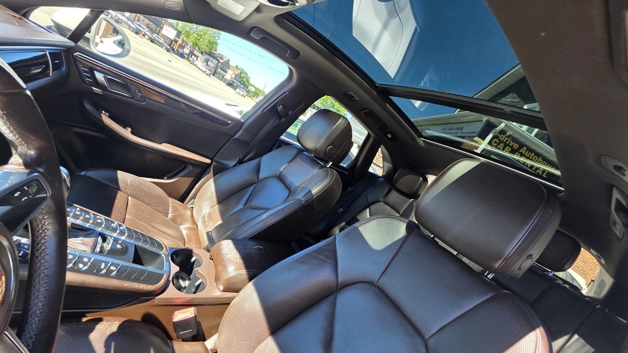 2015 Porsche Macan S Photo