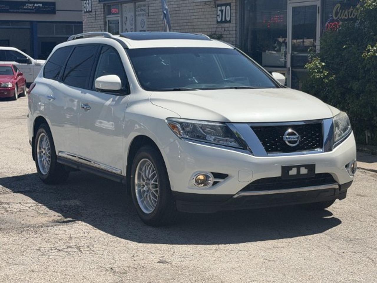 2016 Nissan Pathfinder SL Photo2