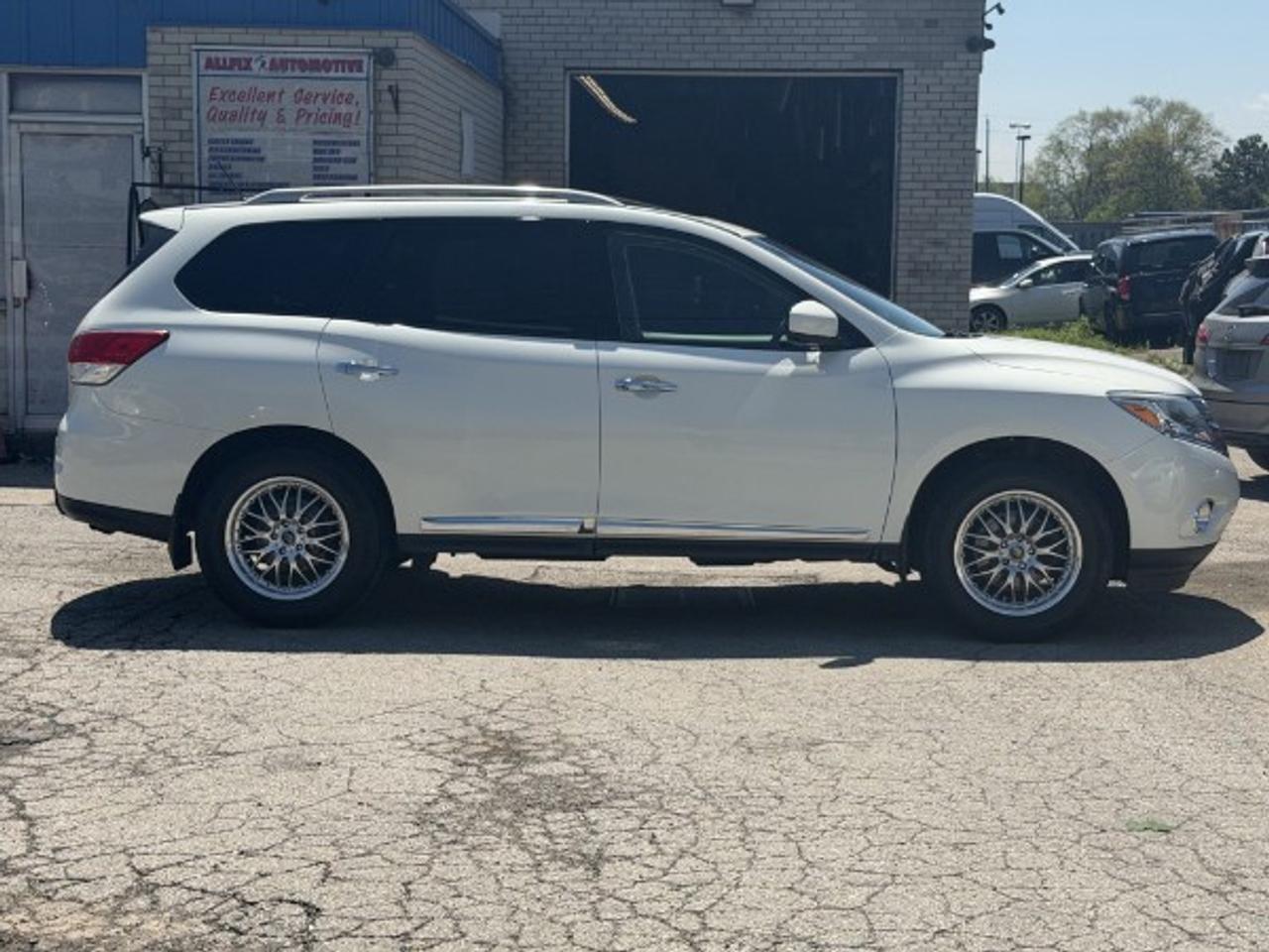 2016 Nissan Pathfinder SL Photo