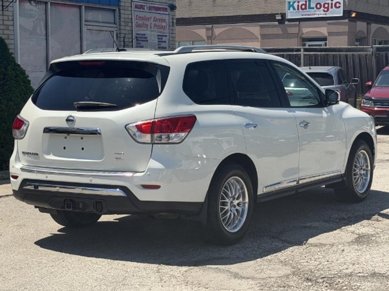 2016 Nissan Pathfinder SL Photo
