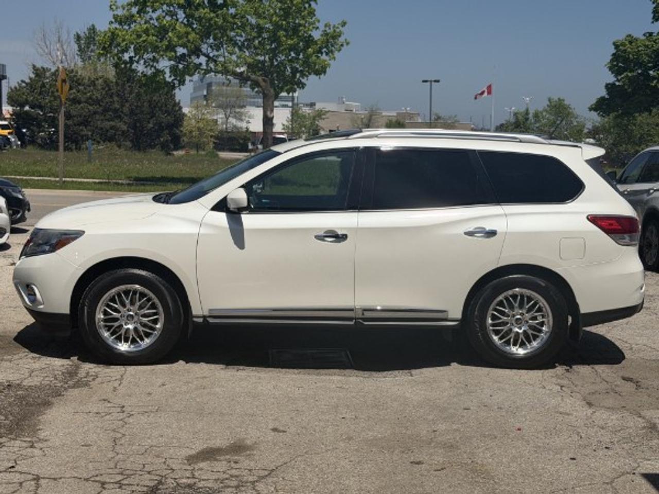 2016 Nissan Pathfinder SL Photo
