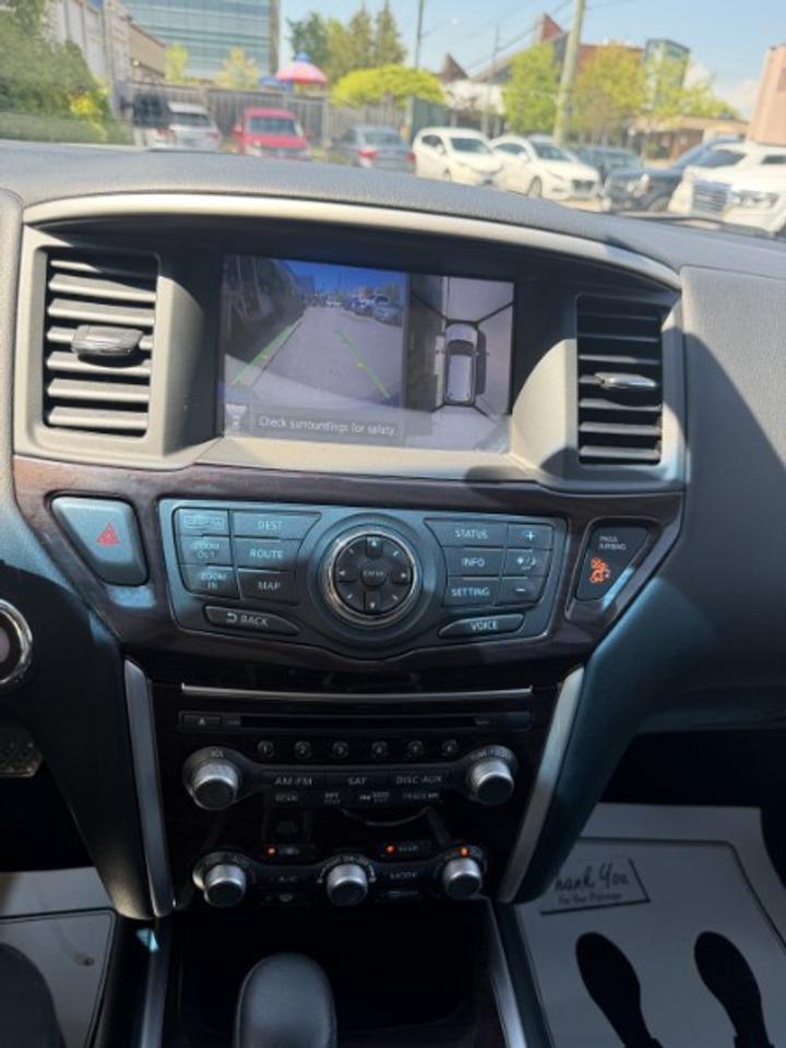 2016 Nissan Pathfinder SL Photo
