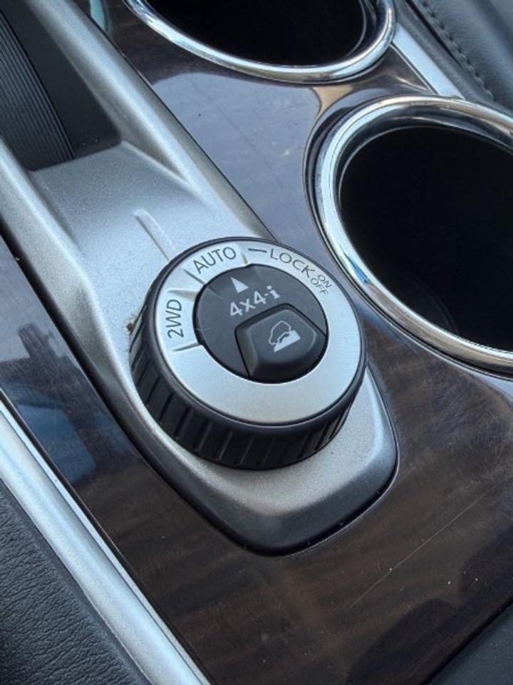 2016 Nissan Pathfinder SL Photo