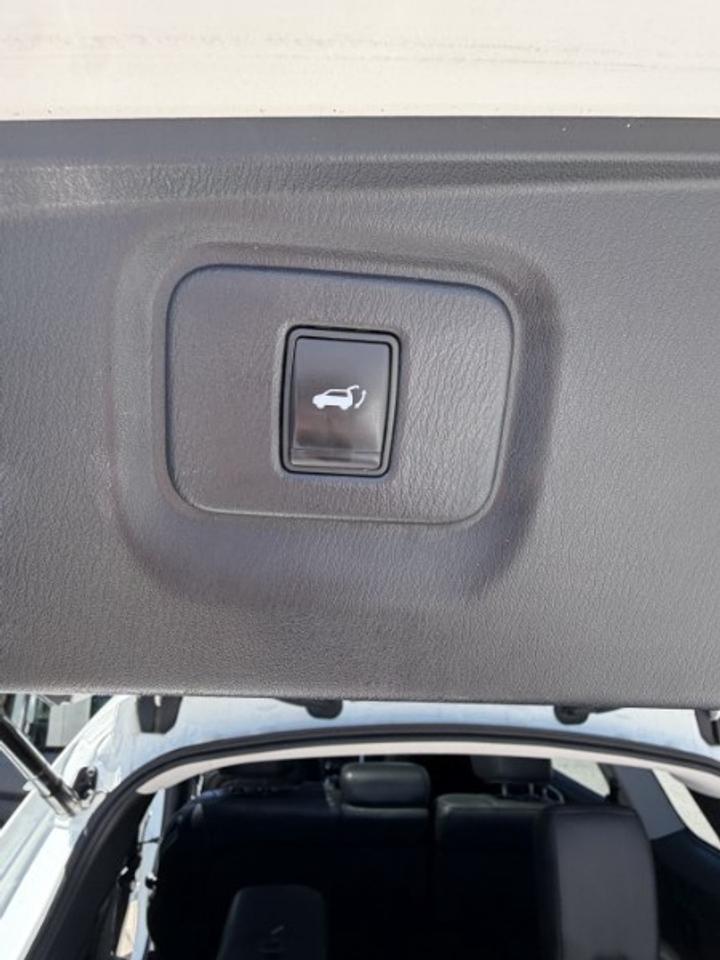 2016 Nissan Pathfinder SL Photo