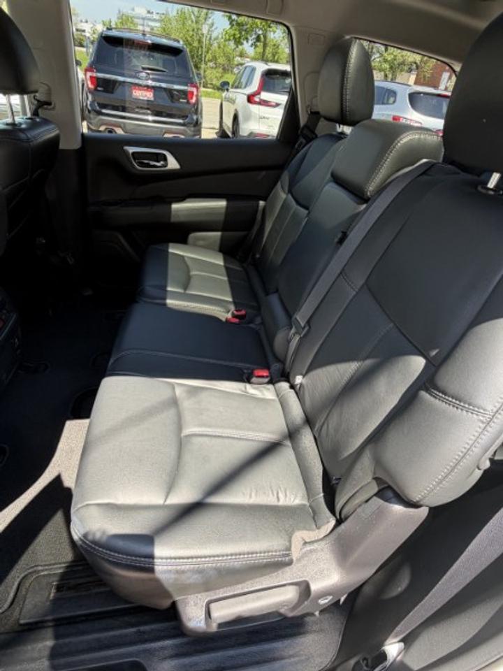 2016 Nissan Pathfinder SL Photo
