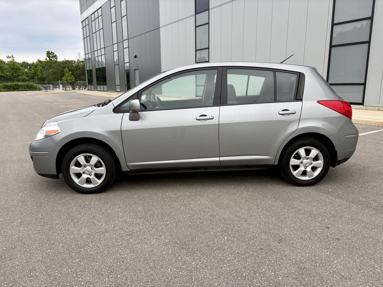 2011 Nissan Versa SL Photo