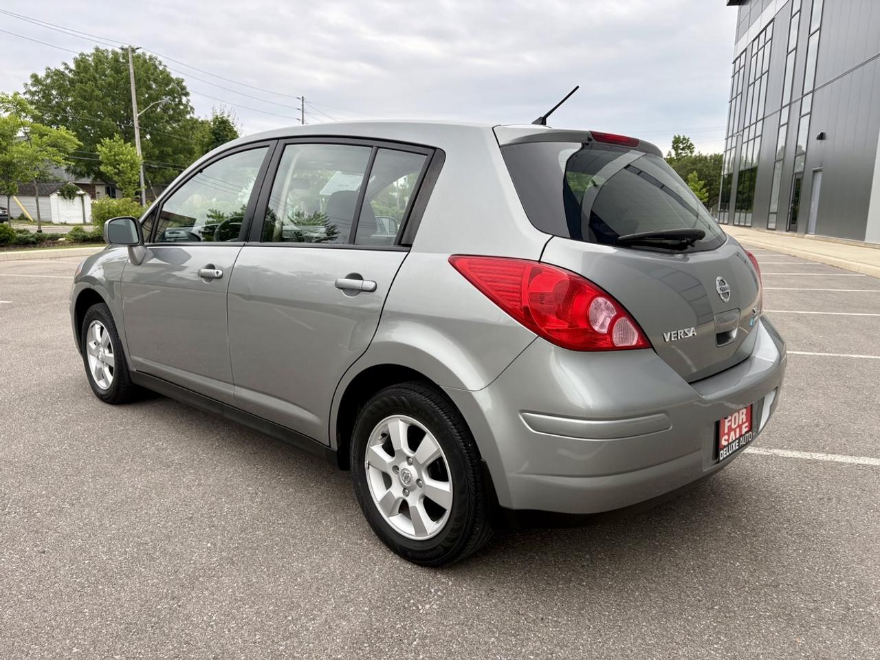 2011 Nissan Versa SL Photo