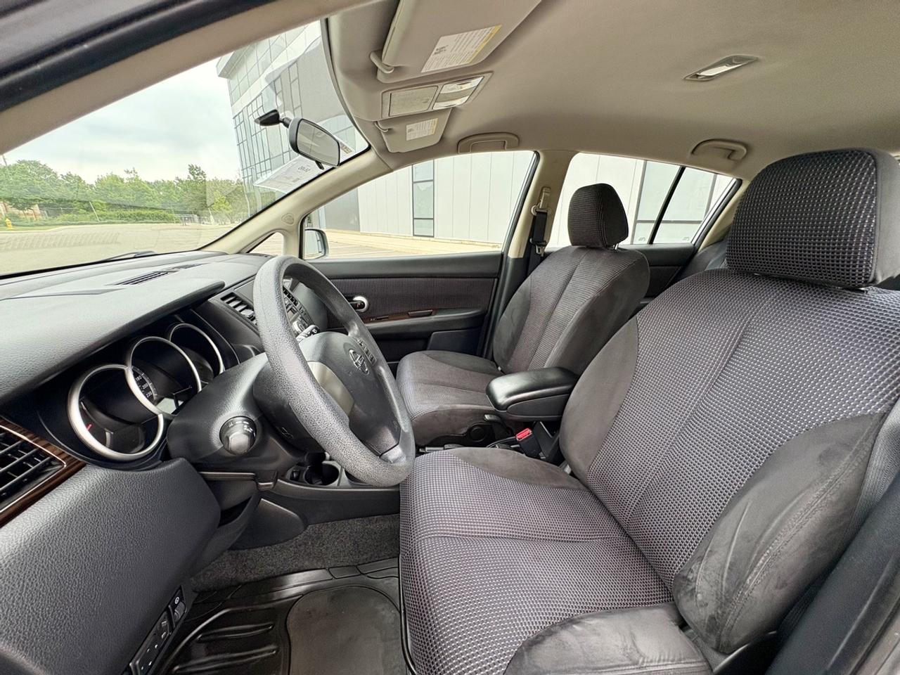 2011 Nissan Versa SL Photo