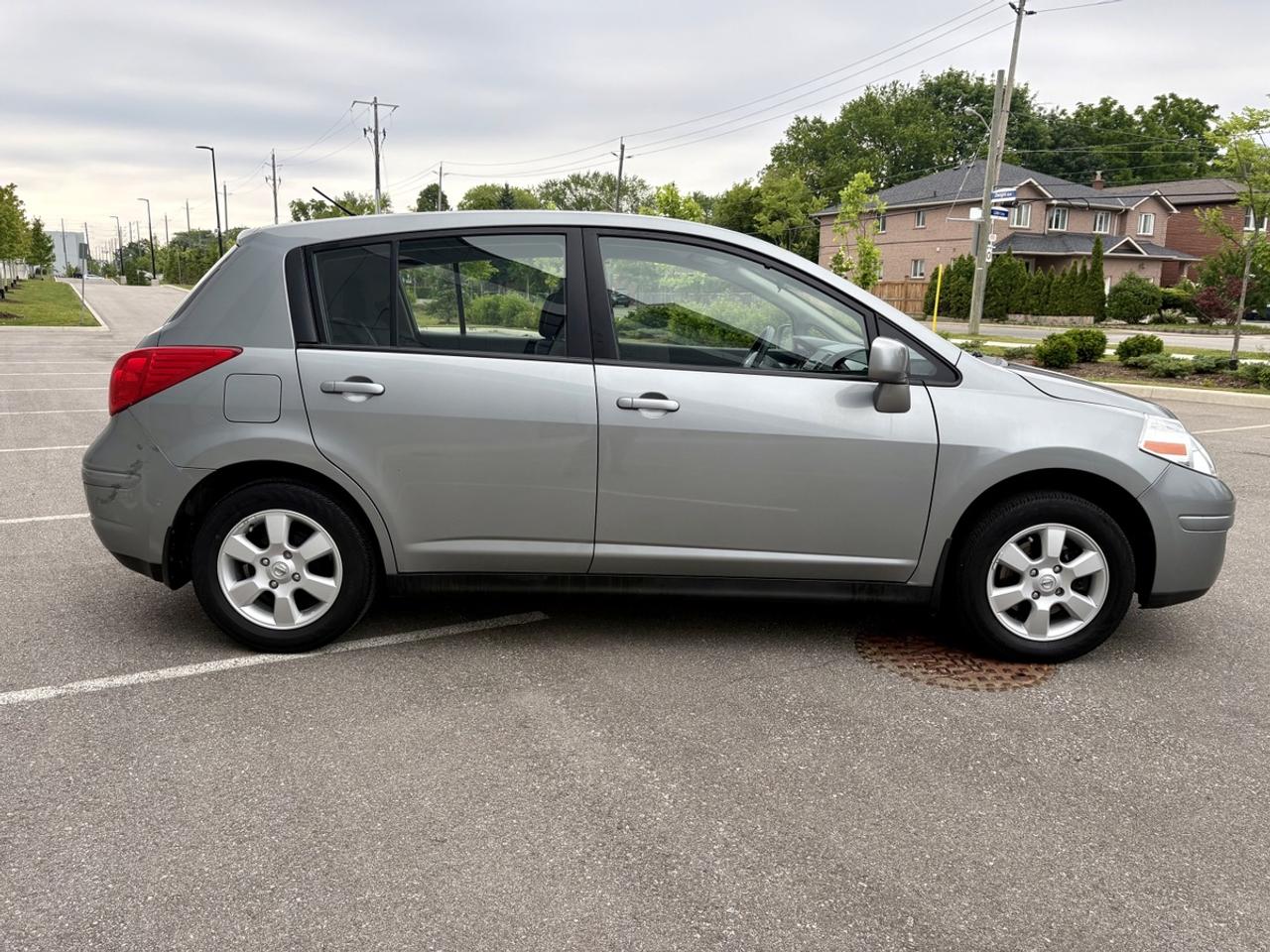 2011 Nissan Versa SL Photo