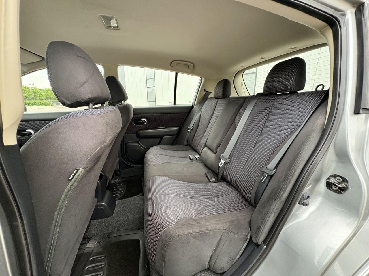2011 Nissan Versa SL Photo