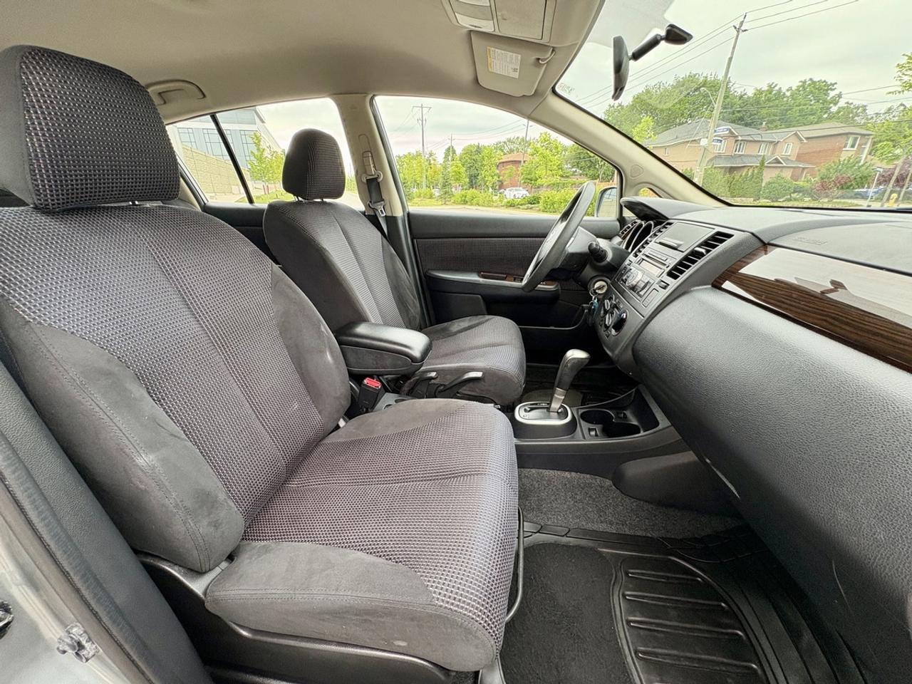 2011 Nissan Versa SL Photo