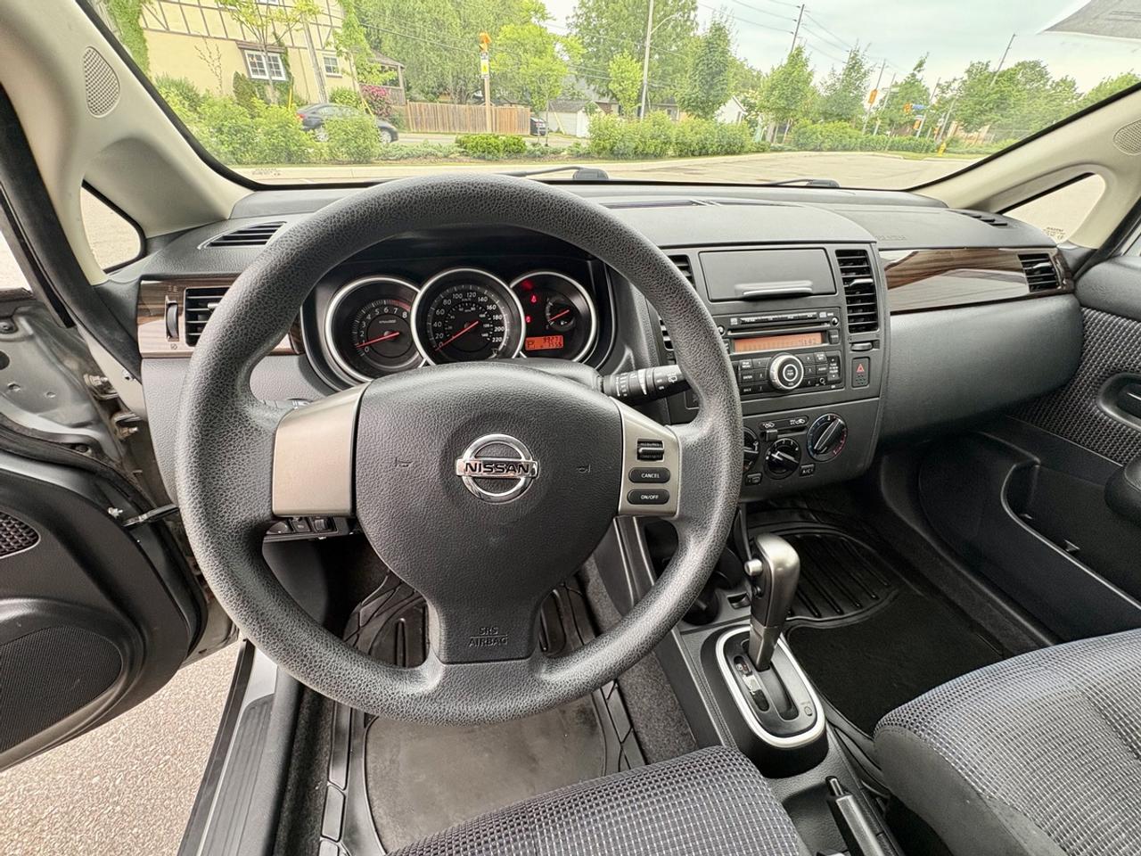 2011 Nissan Versa SL Photo