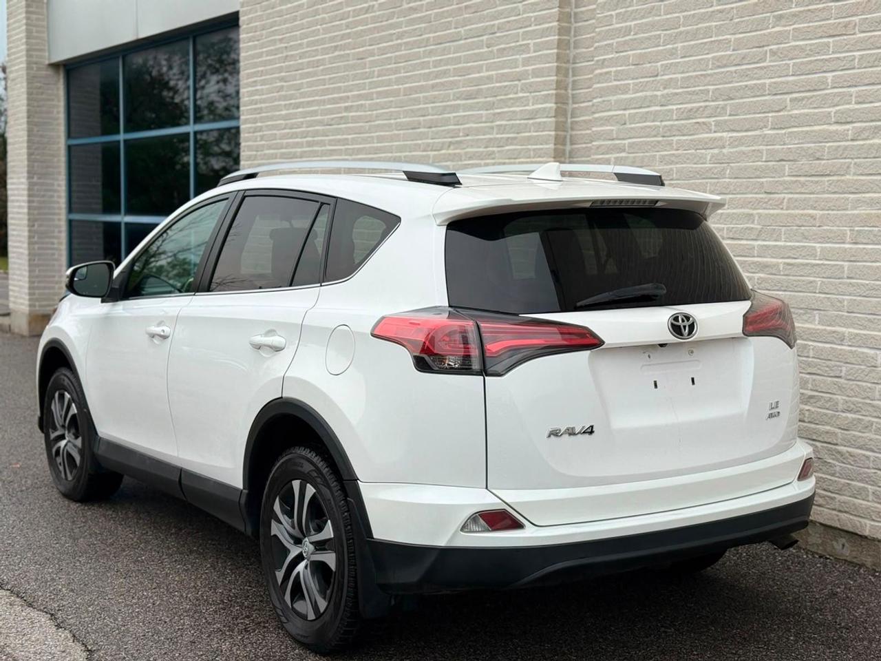 2016 Toyota RAV4 LE AWD Photo