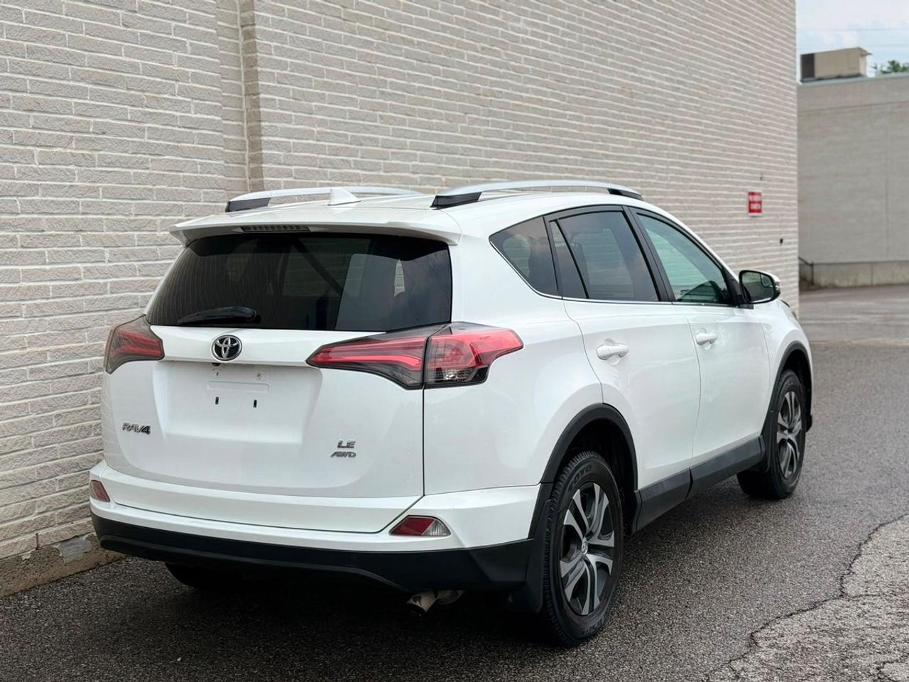 2016 Toyota RAV4 LE AWD Photo