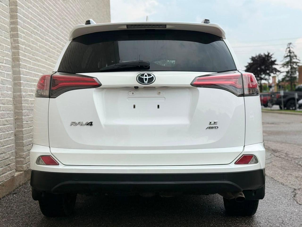 2016 Toyota RAV4 LE AWD Photo