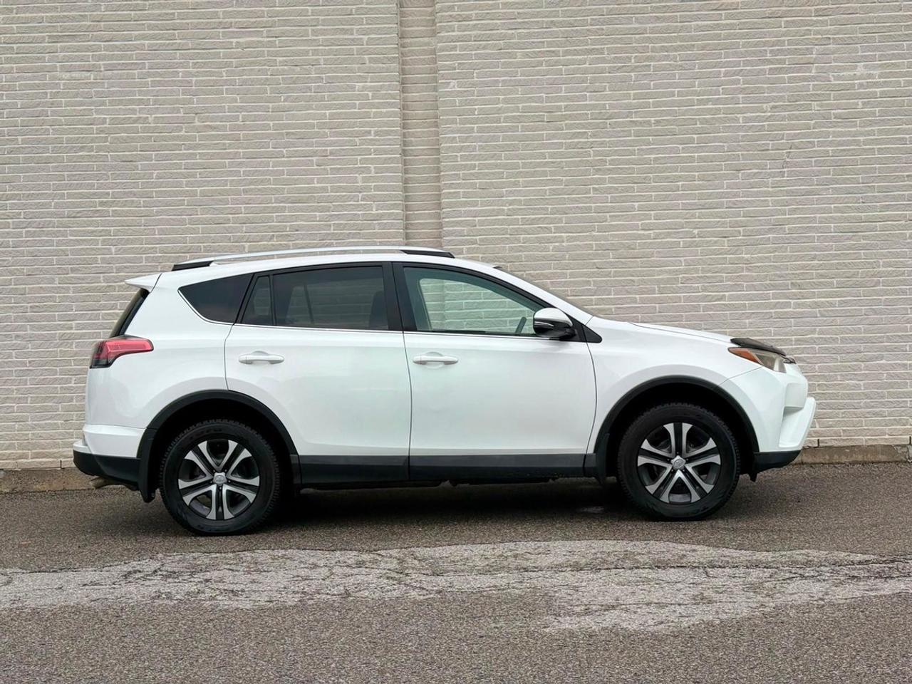 2016 Toyota RAV4 LE AWD Photo