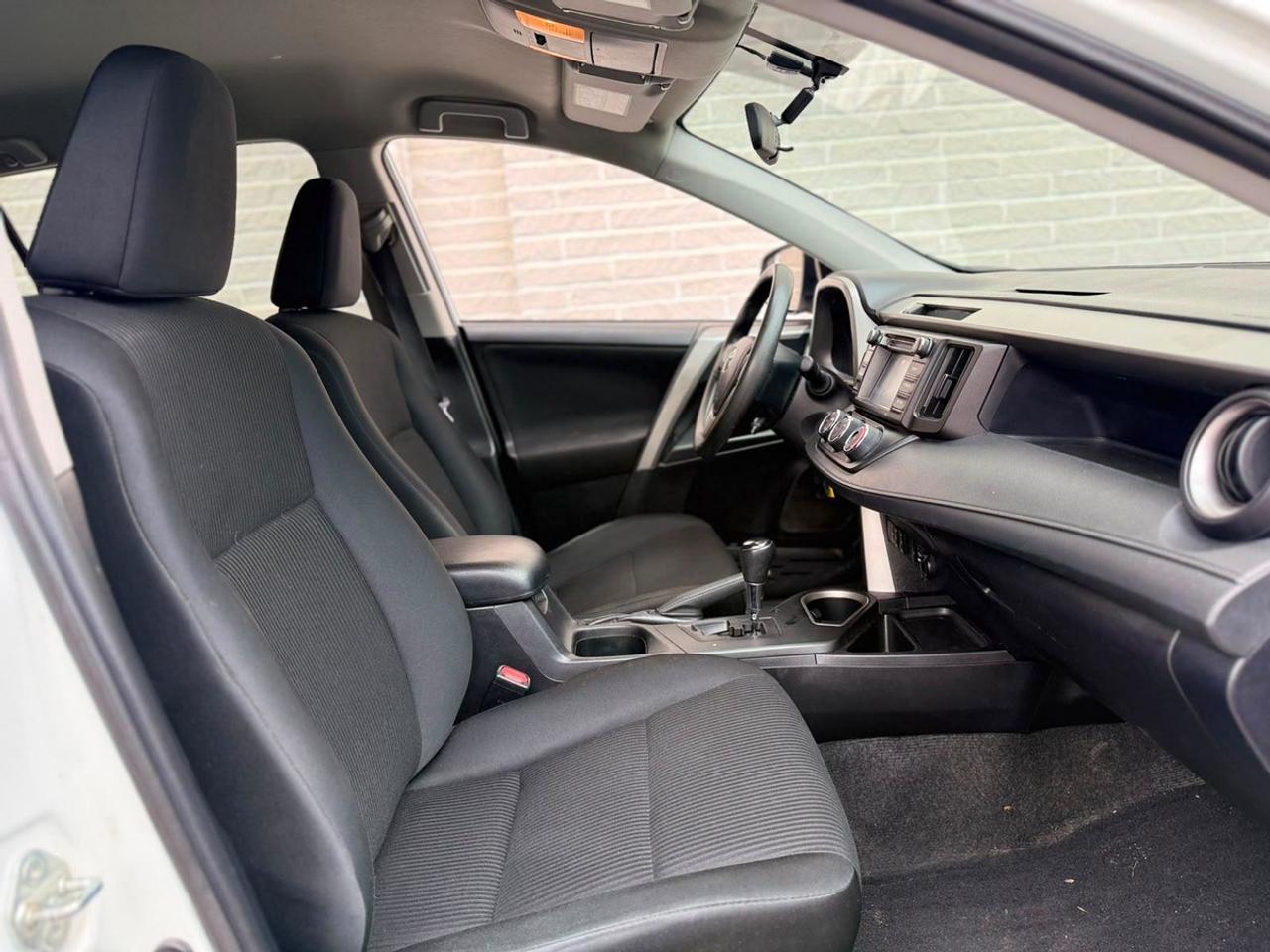 2016 Toyota RAV4 LE AWD Photo