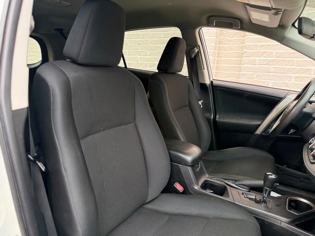 2016 Toyota RAV4 LE AWD Photo