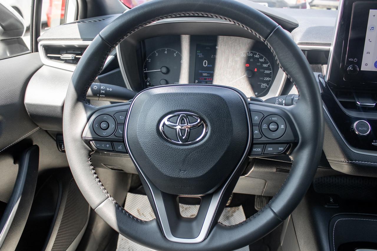 2025 Toyota Corolla Hatchback Base 5dr Photo