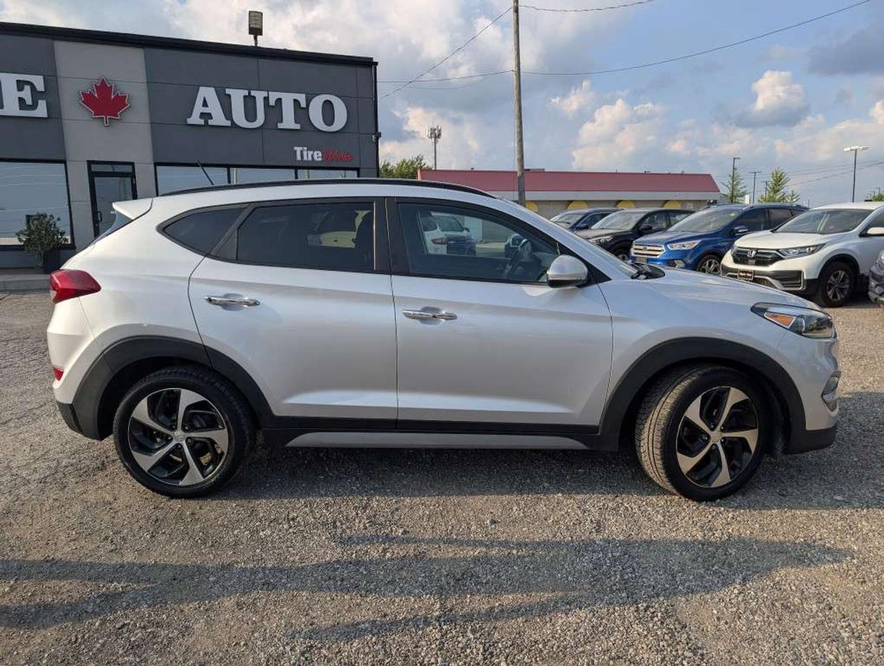2017 Hyundai Tucson SE AWD   LEATHER   SUNROOF   CAMERA   HTD SEATS Photo