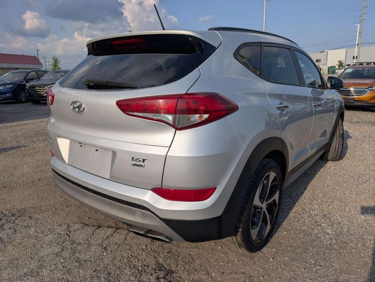 2017 Hyundai Tucson SE AWD   LEATHER   SUNROOF   CAMERA   HTD SEATS Photo
