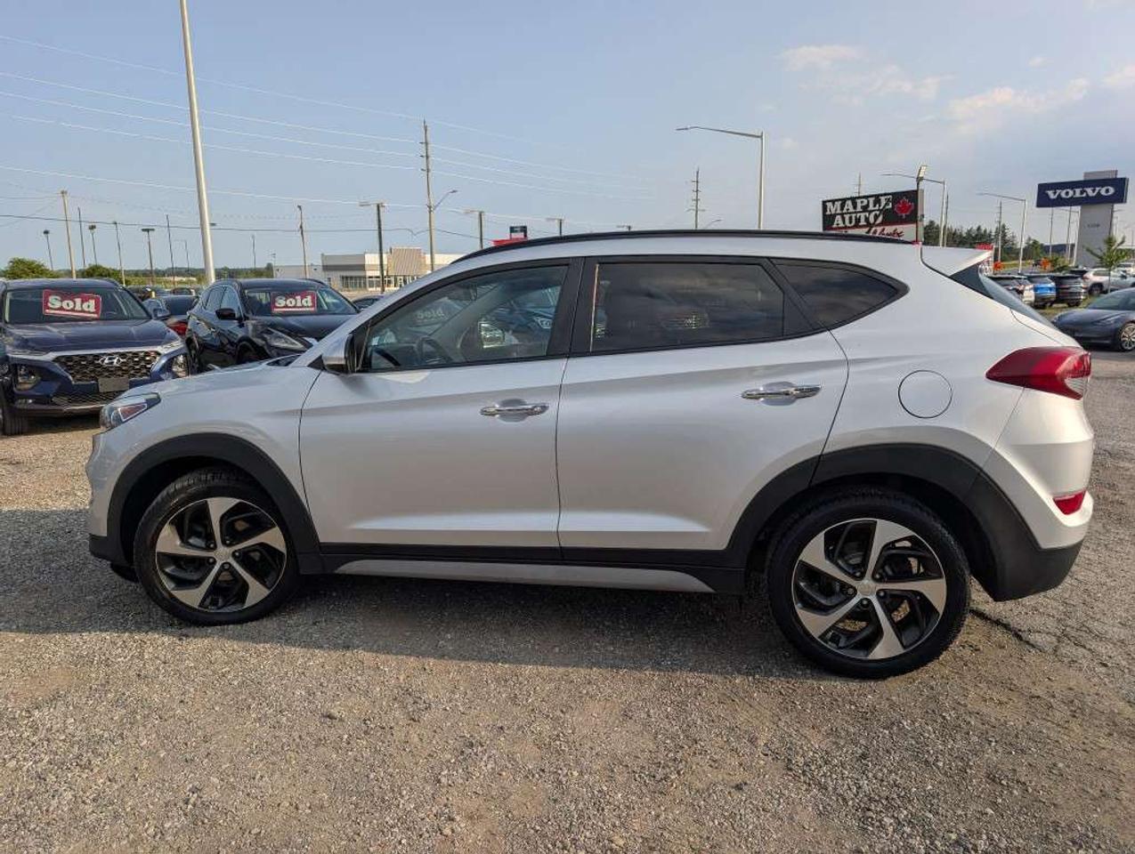 2017 Hyundai Tucson SE AWD   LEATHER   SUNROOF   CAMERA   HTD SEATS Photo