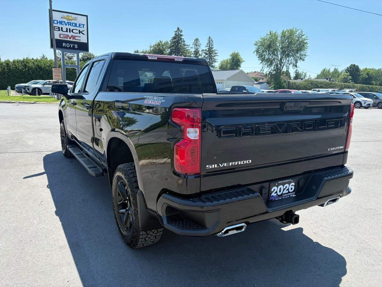 2026 Chevrolet Silverado 1500 Crew Cab Standard Box 4-Wheel Drive Custom Trail Boss Photo