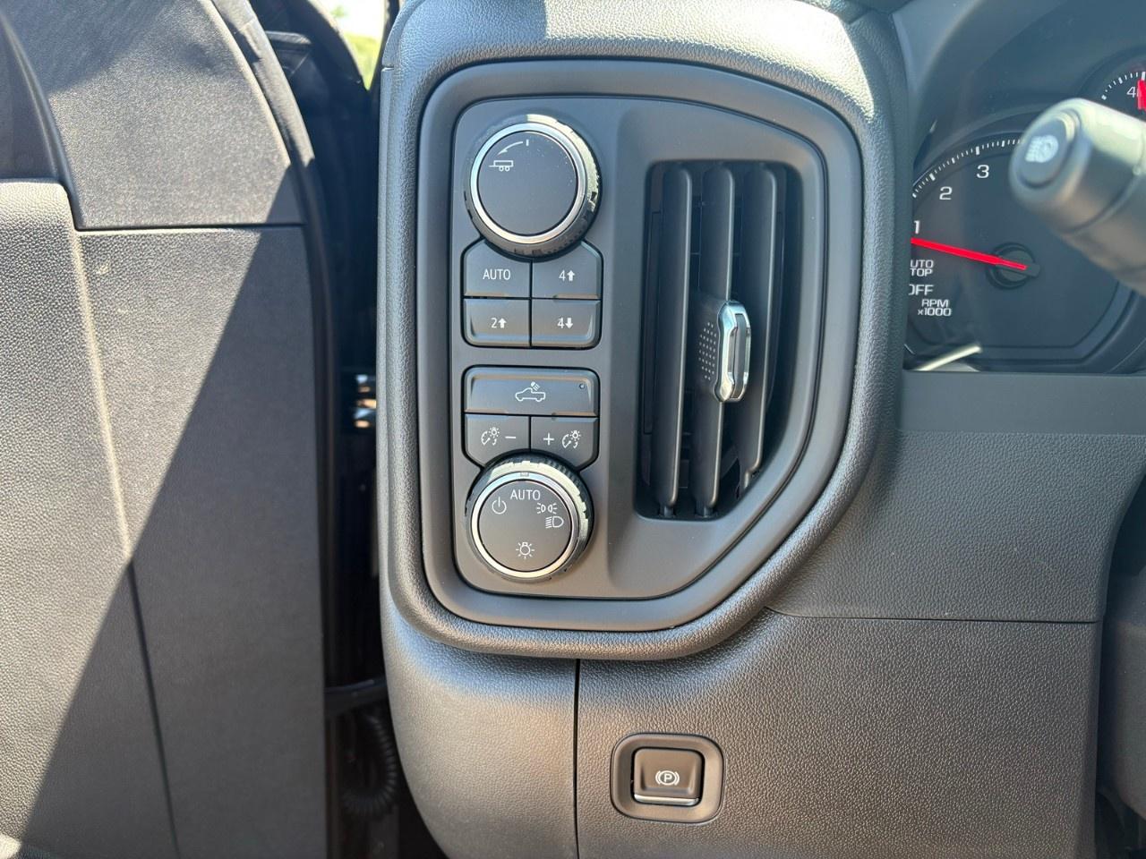 2026 Chevrolet Silverado 1500 Crew Cab Standard Box 4-Wheel Drive Custom Trail Boss Photo