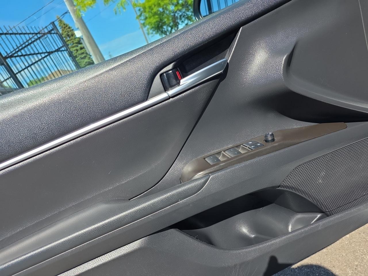 2021 Toyota Camry SE Auto * CAMERA / LANE ASSIST / ALLOYS / HEATED S Photo