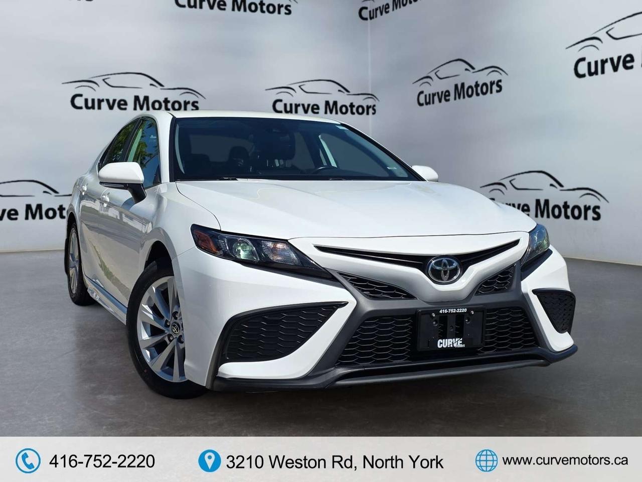 2021 Toyota Camry SE Auto * CAMERA / LANE ASSIST / ALLOYS / HEATED SEATS / SPOILER Photo
