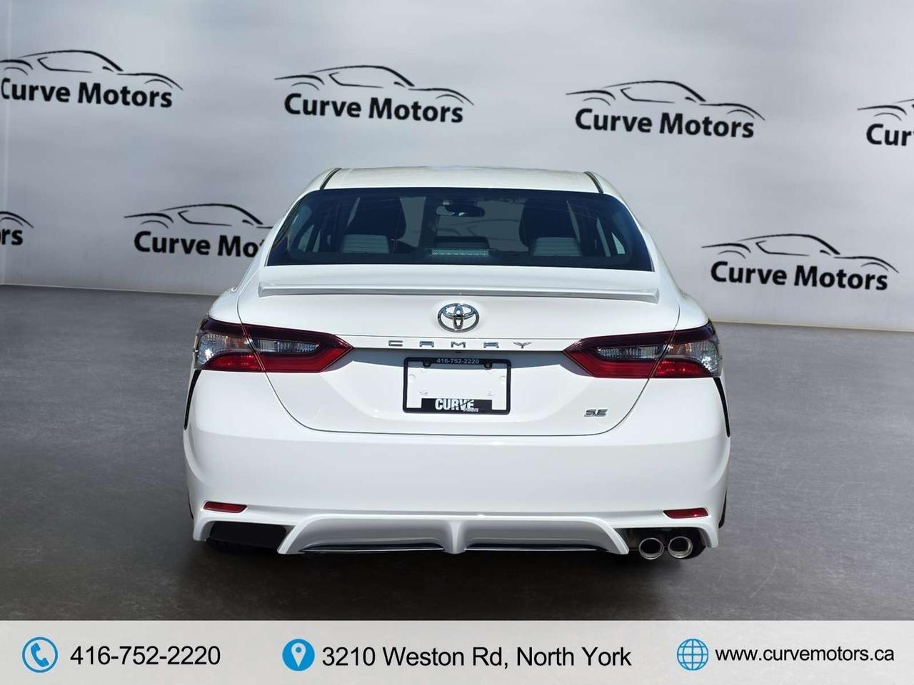2021 Toyota Camry SE Auto * CAMERA / LANE ASSIST / ALLOYS / HEATED SEATS / SPOILER Photo